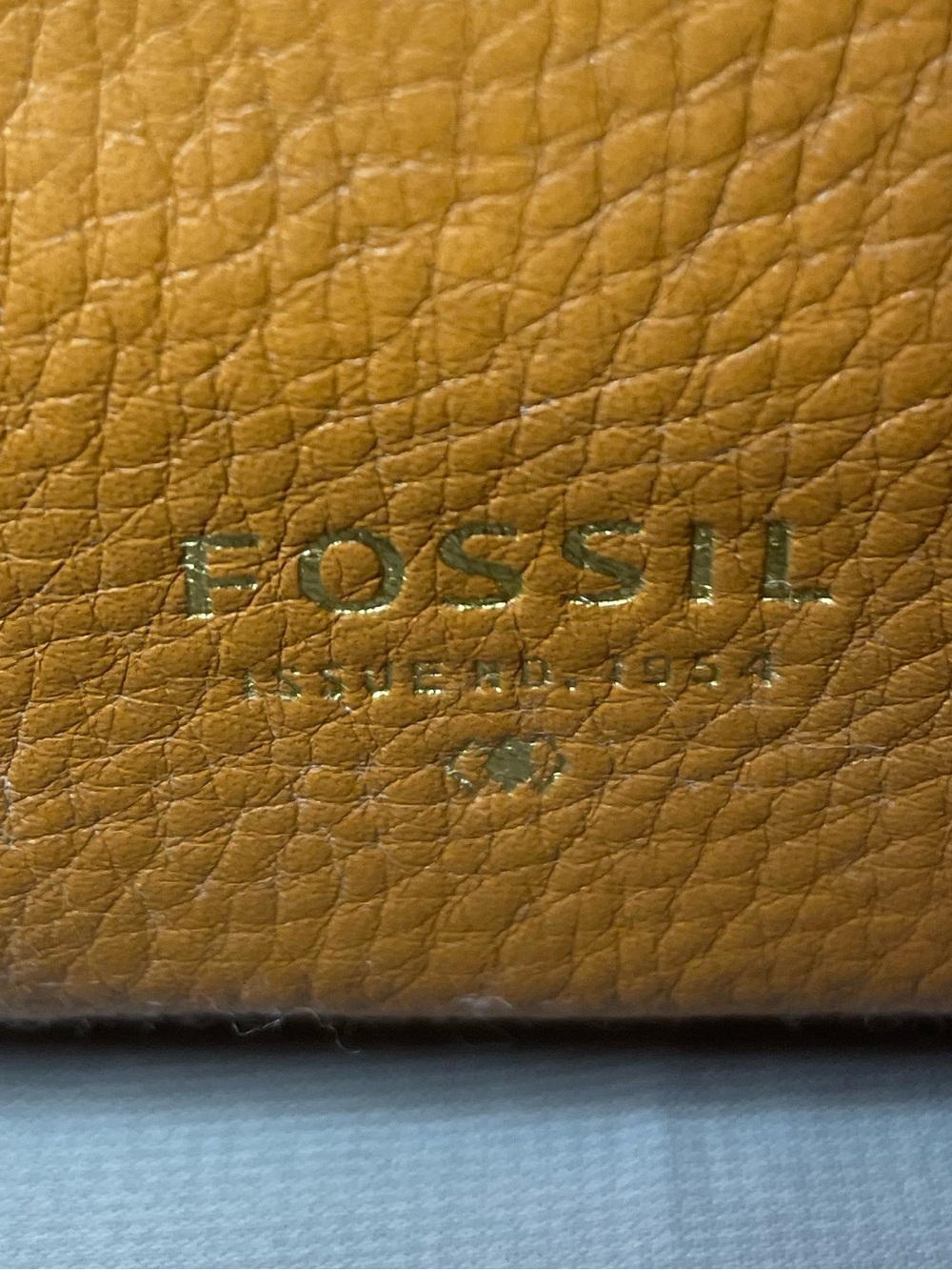 Fossil Cowhide Pebble Leather Shoulder HandBag in Tan Brown with front zipper - Picture 2 of 16